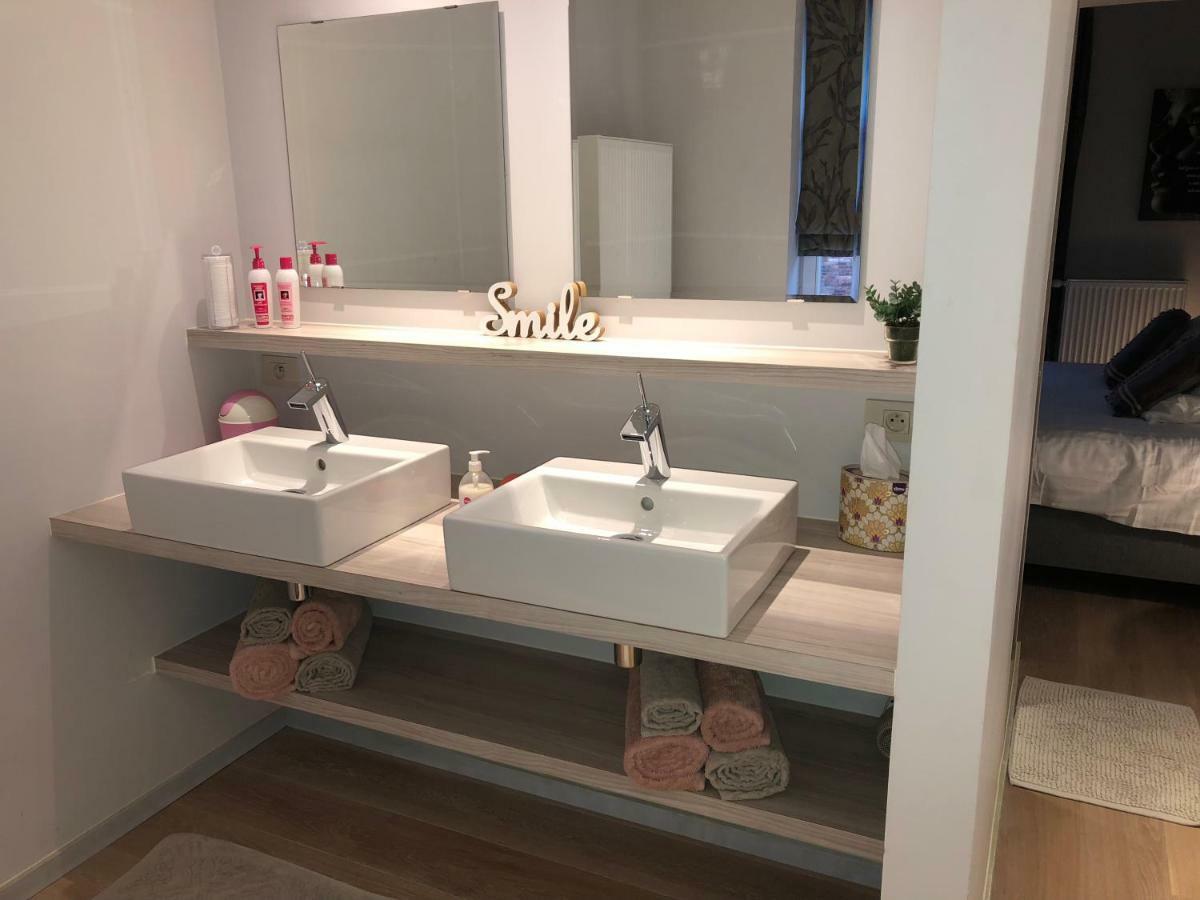 Home Bruges Cosy Comfort Modern Couple Privacy Walking Distance City Center Kitchen Terrace Garden Екстериор снимка